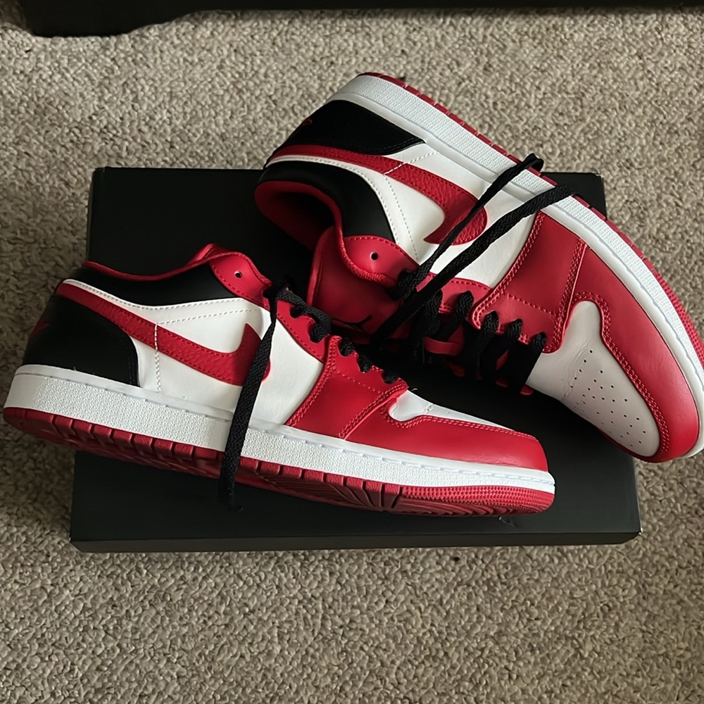 Air Jordan 1 Low - Picture 5 of 14